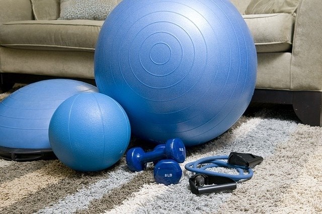home-fitness-equipment-g32dbcd161_640-min